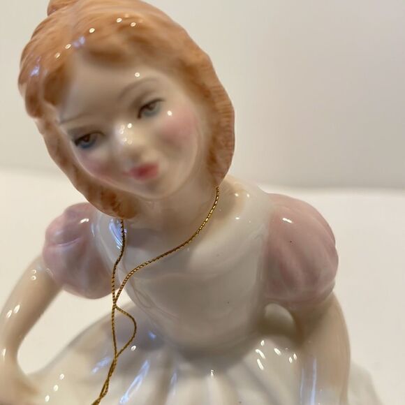 Royal Doulton Figure December Month Victorian HN 3329 Porcelain Figurine - Picture 3 of 10